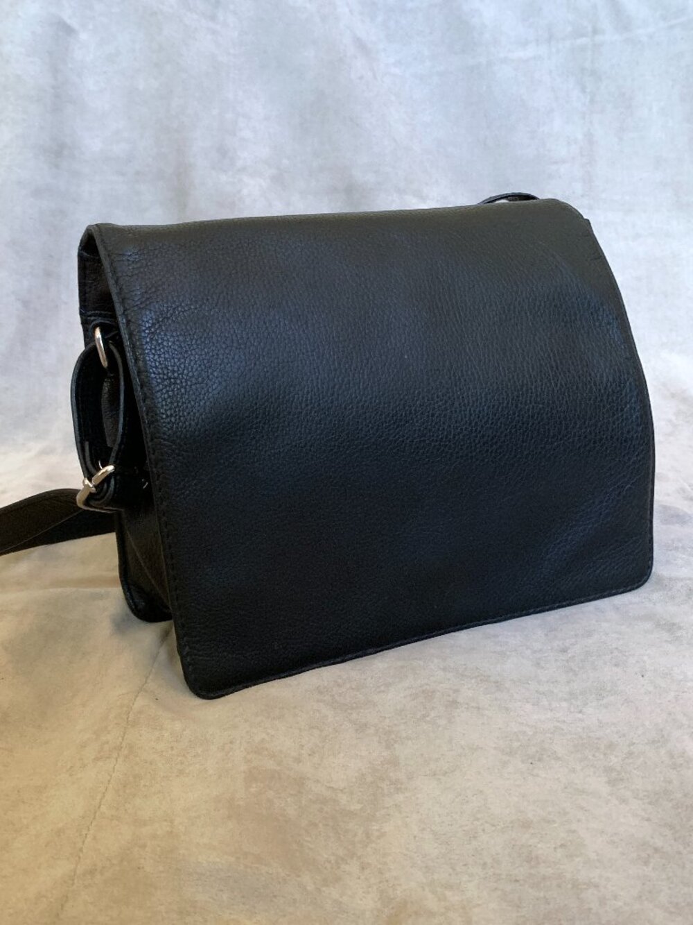 Vintage WILSONS LEATHER Crossbody/Shoulder Bag‎ Black